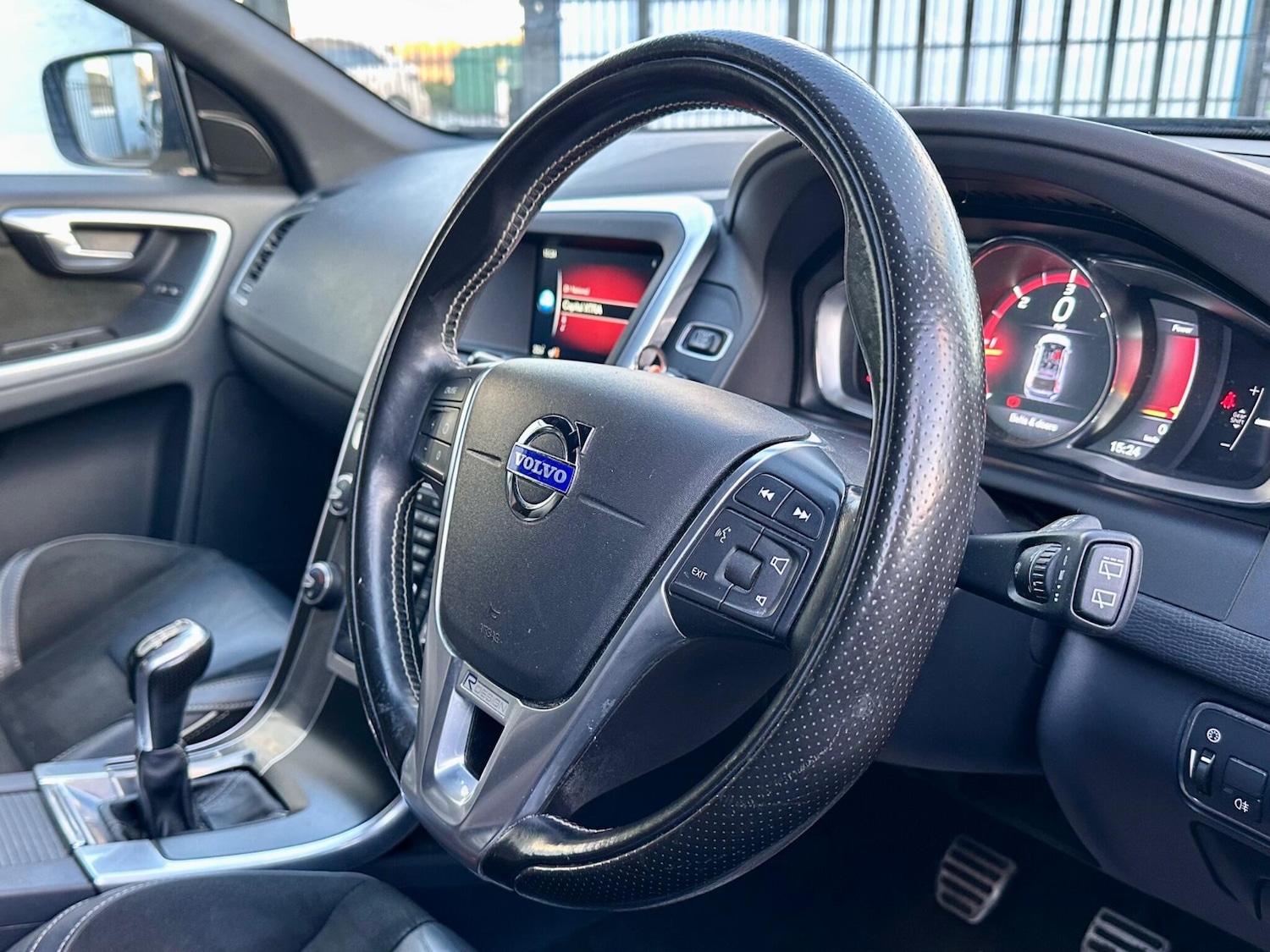 Used Volvo XC60 2015 for sale - 76752838: Photo 24