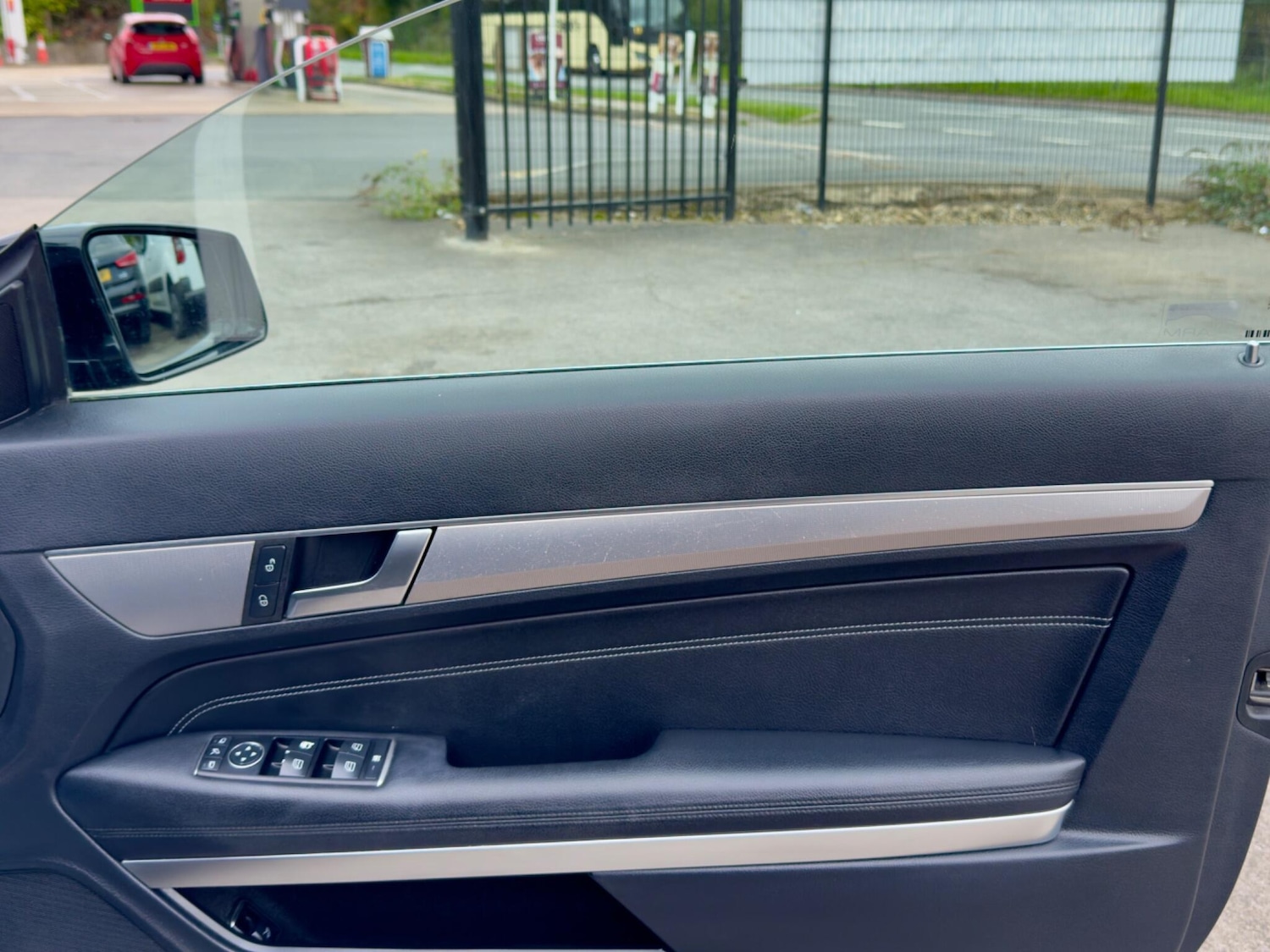 Used Mercedes-Benz E-Class 2014 for sale - 76095218: Photo 27