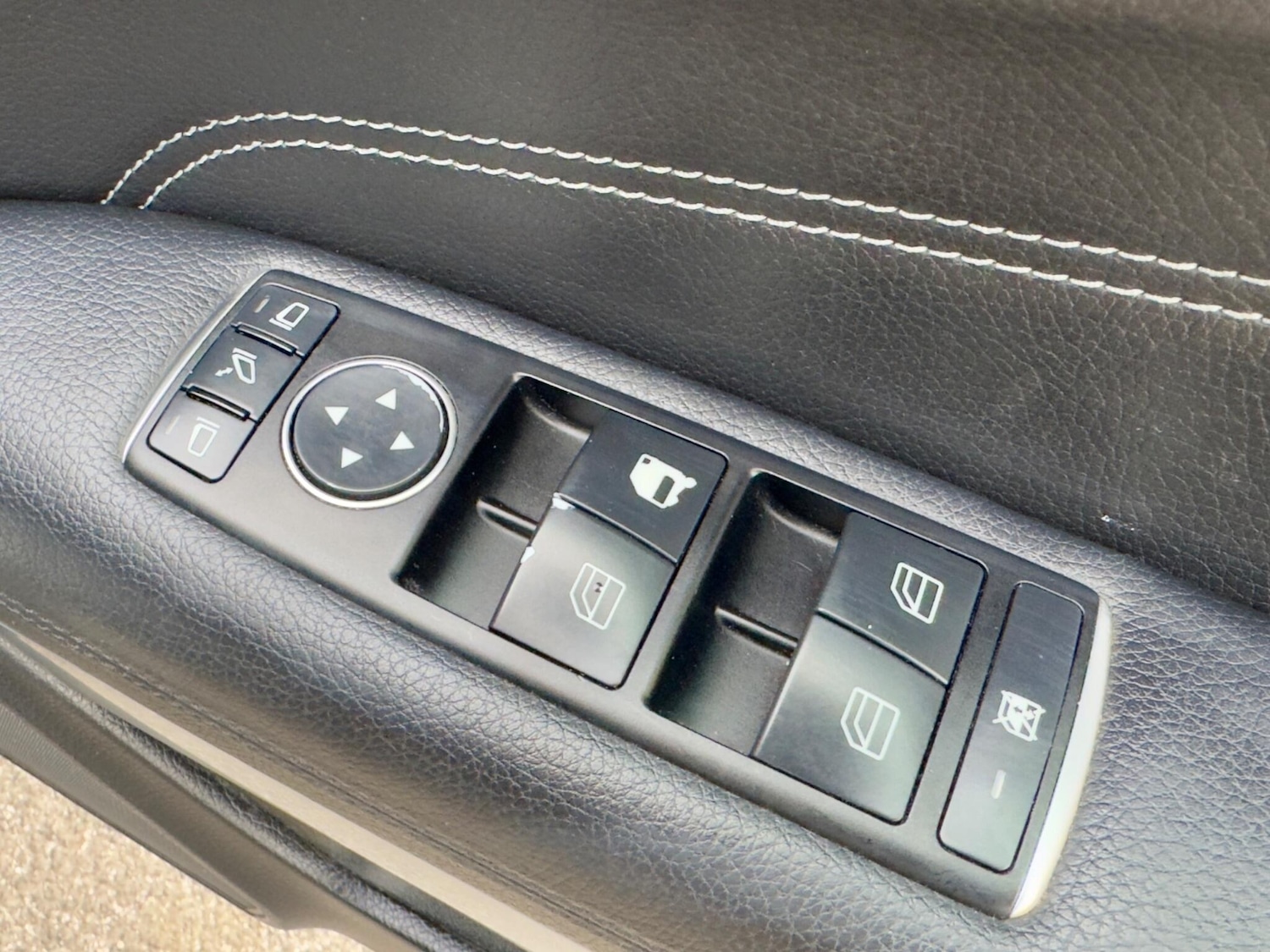 Used Mercedes-Benz E-Class 2014 for sale - 76095218: Photo 29