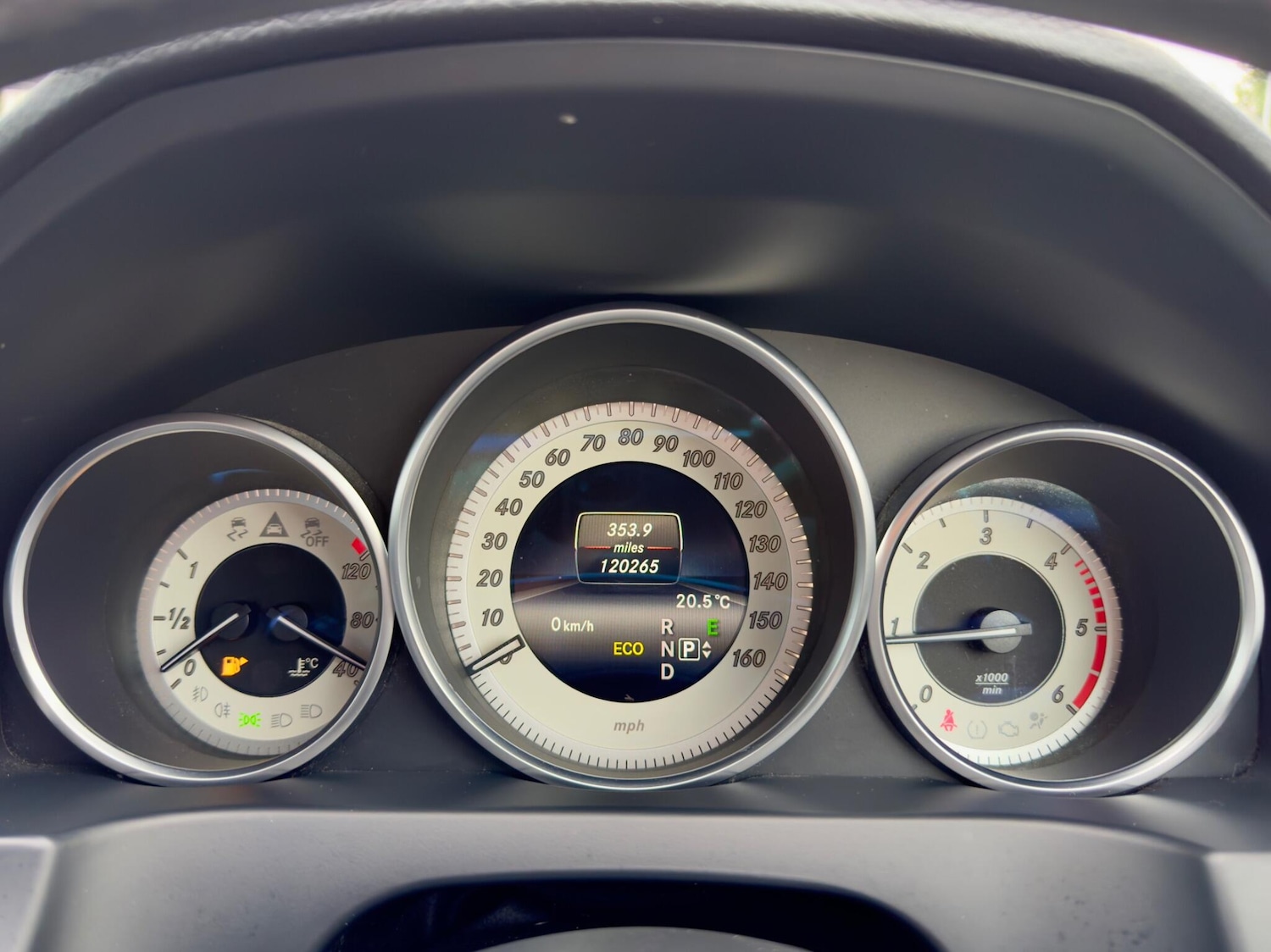Used Mercedes-Benz E-Class 2014 for sale - 76095218: Photo 36