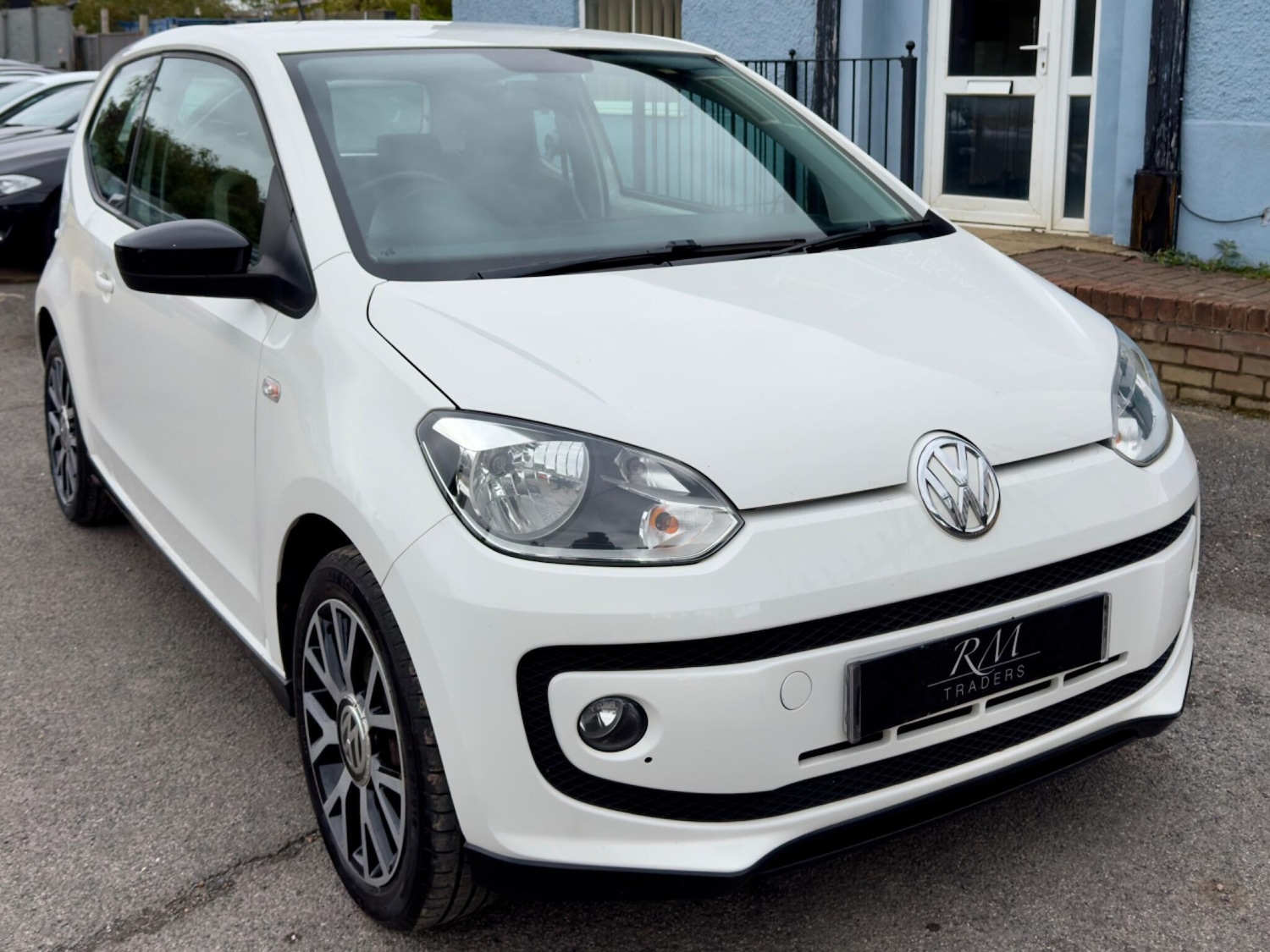 Used Volkswagen up! 2013 for sale - 75781656: Photo 2