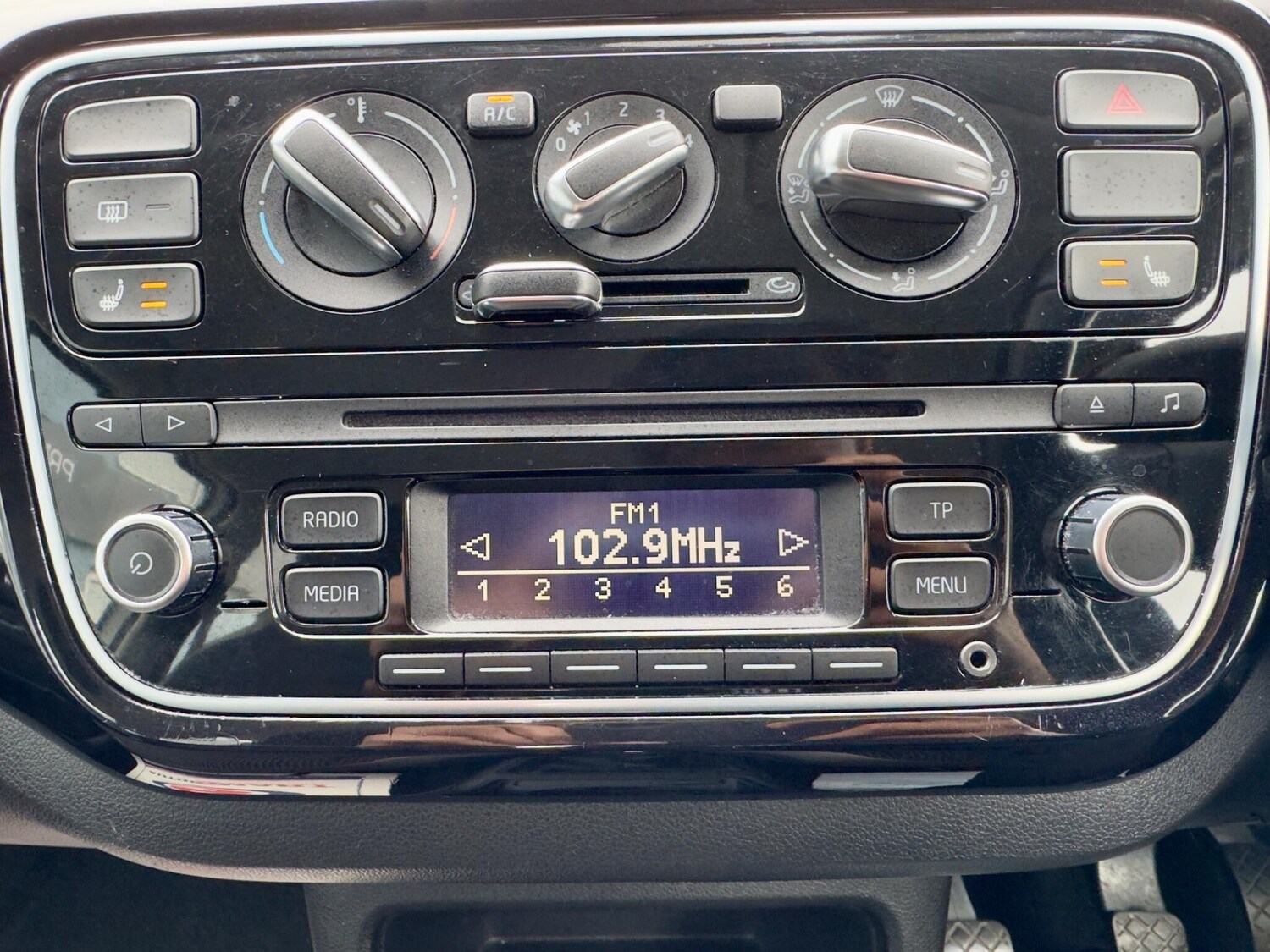 Used Volkswagen up! 2013 for sale - 75781656: Photo 28