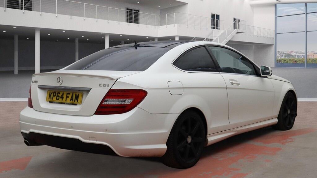 Used Mercedes-Benz C Class 2014 for sale - 77040124: Photo 4