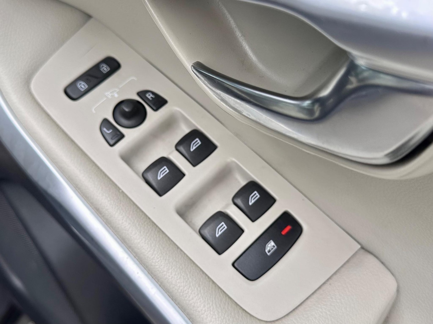 Used Volvo V40 2014 for sale - 77460520: Photo 24