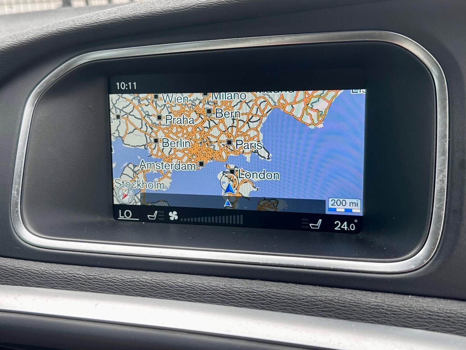 Used Volvo V40 2014 for sale - 77460520: Photo 32