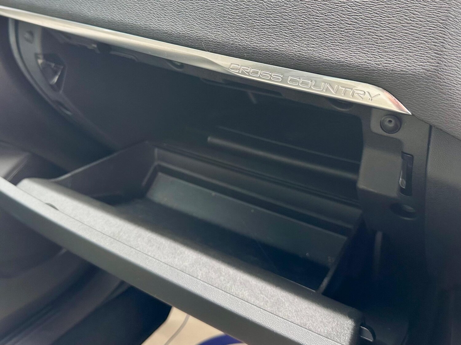 Used Volvo V40 2014 for sale - 77460520: Photo 42