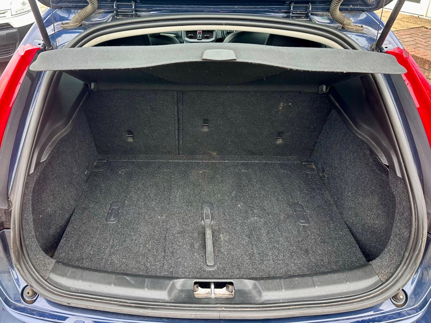 Used Volvo V40 2014 for sale - 77460520: Photo 43