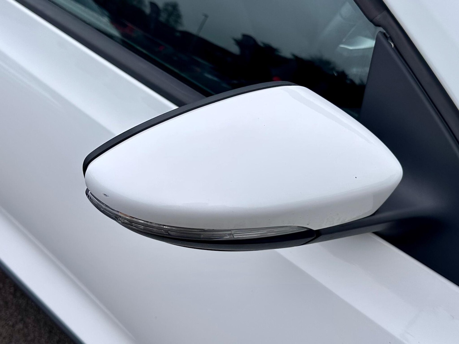 Used Volkswagen Scirocco 2011 for sale - 77460530: Photo 5