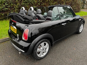 Used MINI Convertible 2004 for sale - 76946844: Photo
