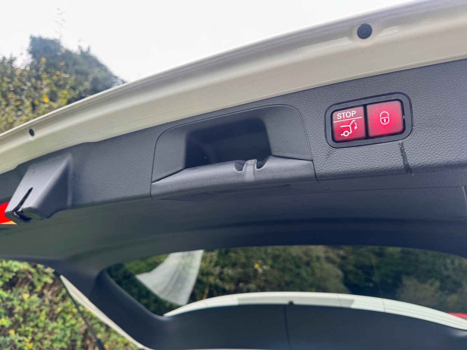 Used Mercedes-Benz GLC 2018 for sale - 76263668: Photo 10