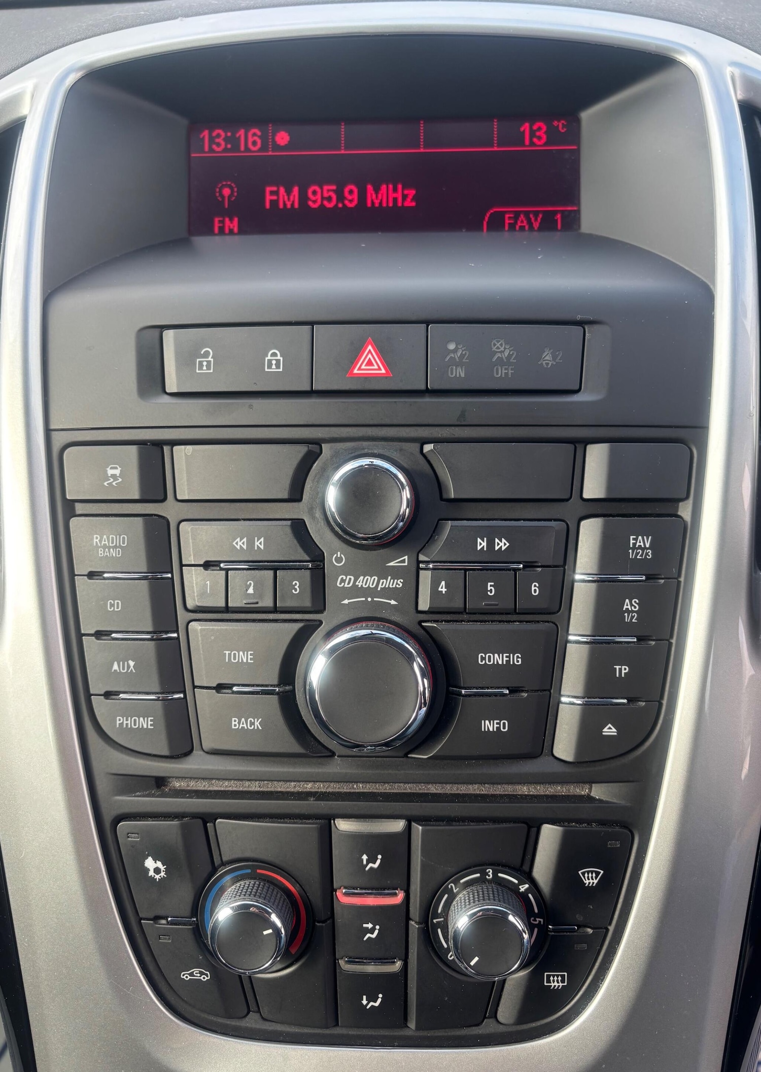 Used Vauxhall Astra 2015 for sale - 77704986: Photo 29