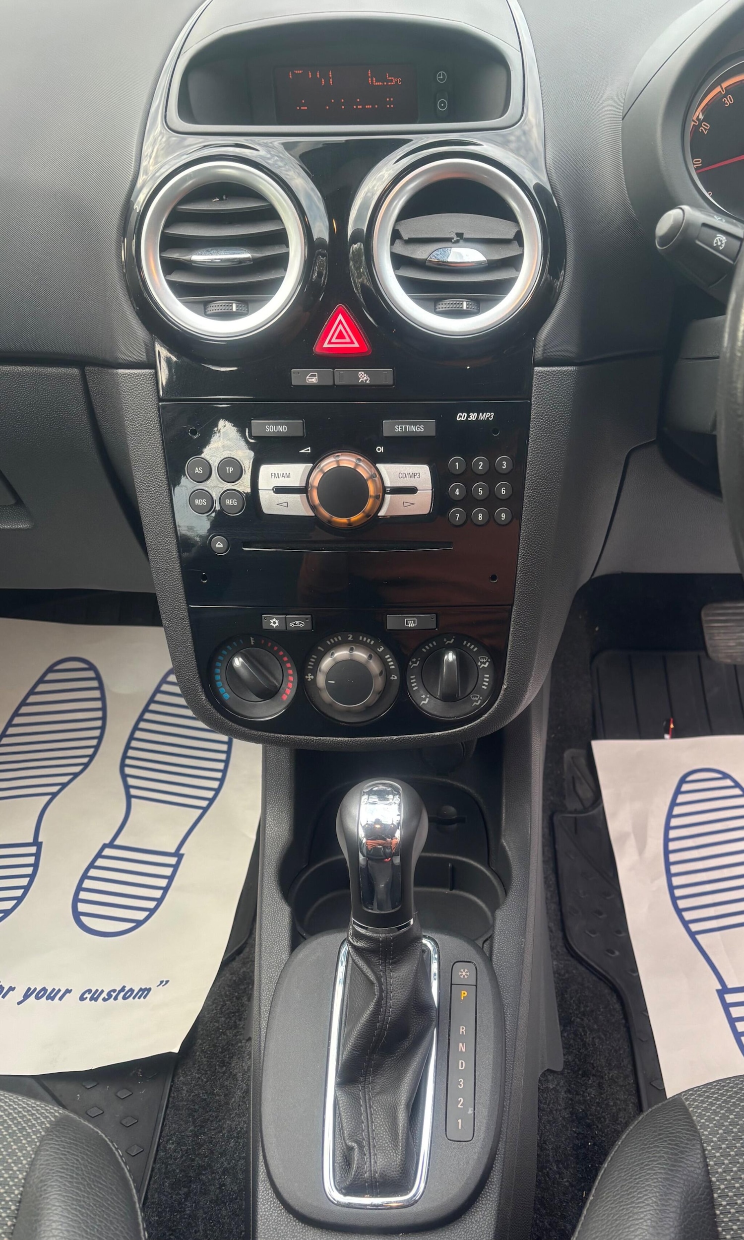 Used Vauxhall Corsa 2009 for sale - 77722832: Photo 14