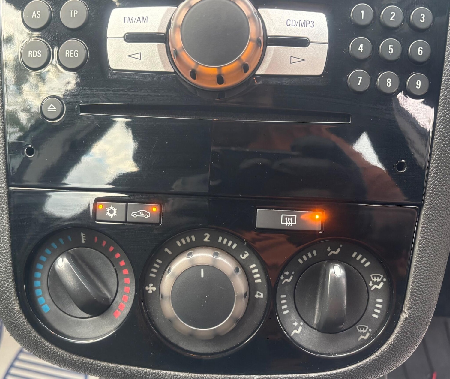 Used Vauxhall Corsa 2009 for sale - 77722832: Photo 16