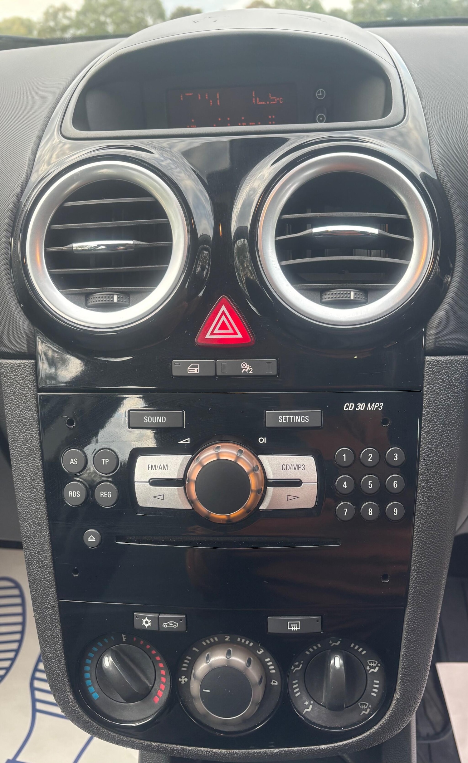 Used Vauxhall Corsa 2009 for sale - 77722832: Photo 48