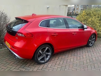 Used Volvo V40 2015 for sale - 77564901: Photo