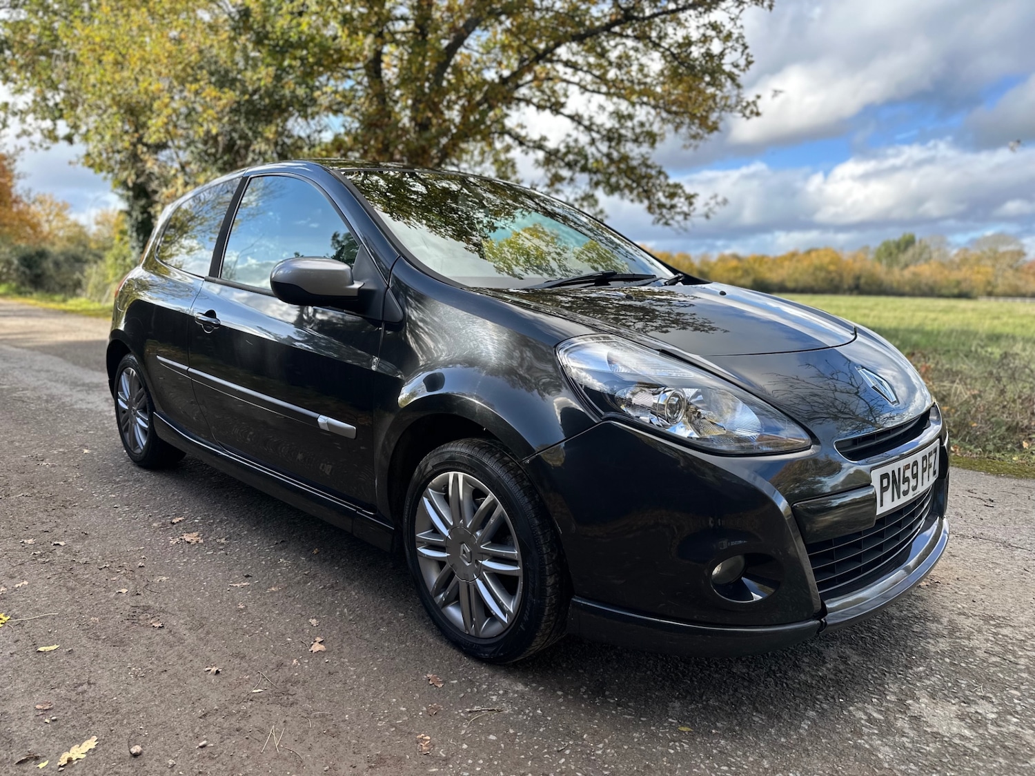 Used Renault Clio 2010 for sale - 76479958: Photo 2