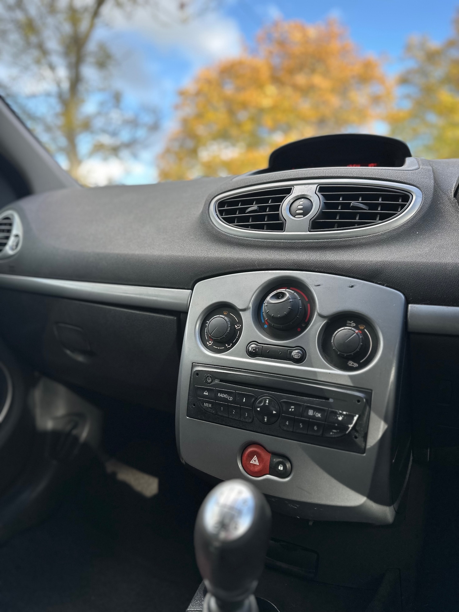 Used Renault Clio 2010 for sale - 76479958: Photo 8