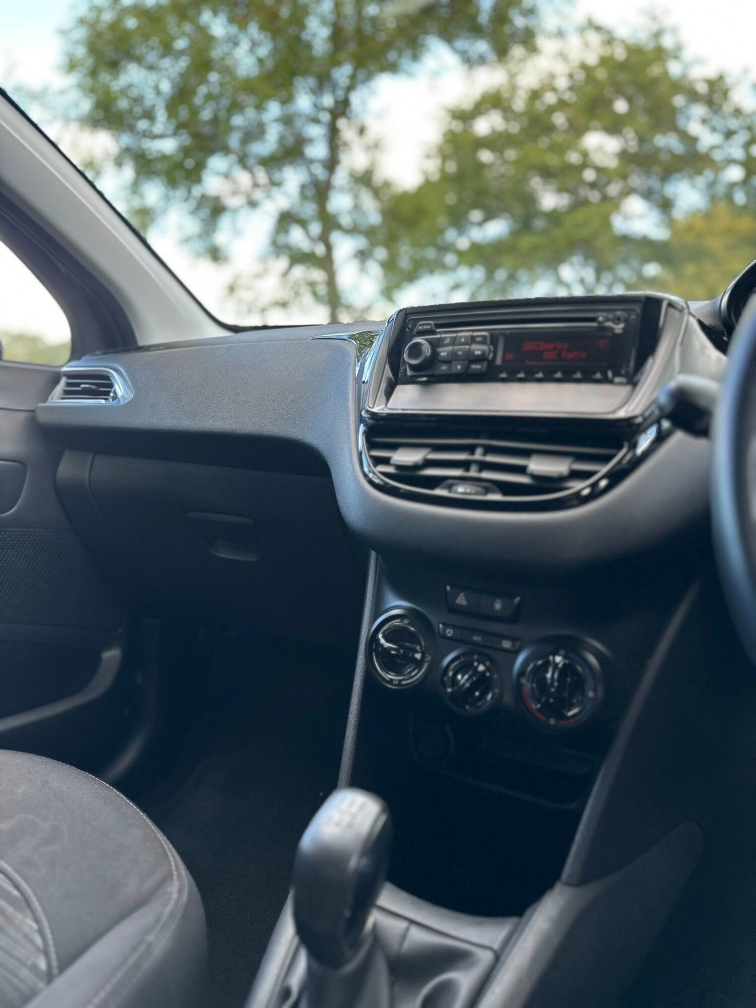 Used Peugeot 208 2012 for sale - 76126201: Photo 10