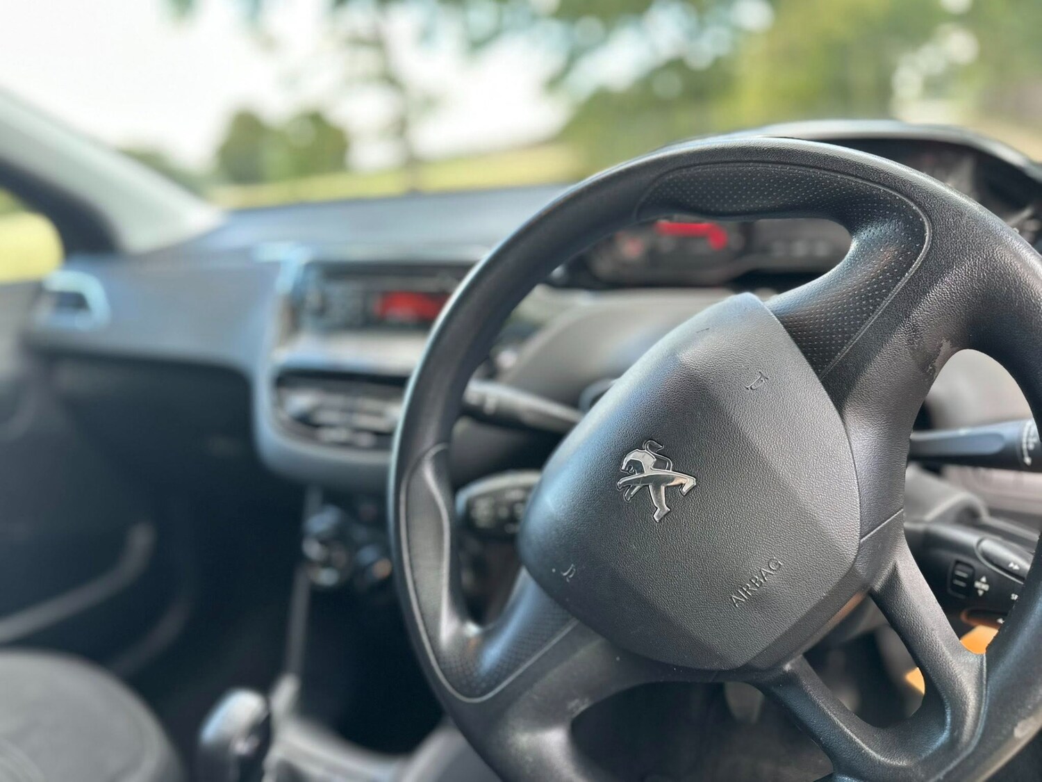 Used Peugeot 208 2012 for sale - 76126201: Photo 9