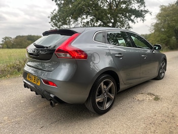 Used Volvo V40 2014 for sale - 76079797: Photo