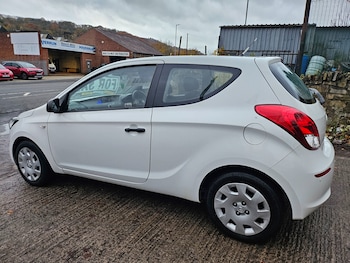 Used Hyundai i20 2014 for sale - 76471114: Photo