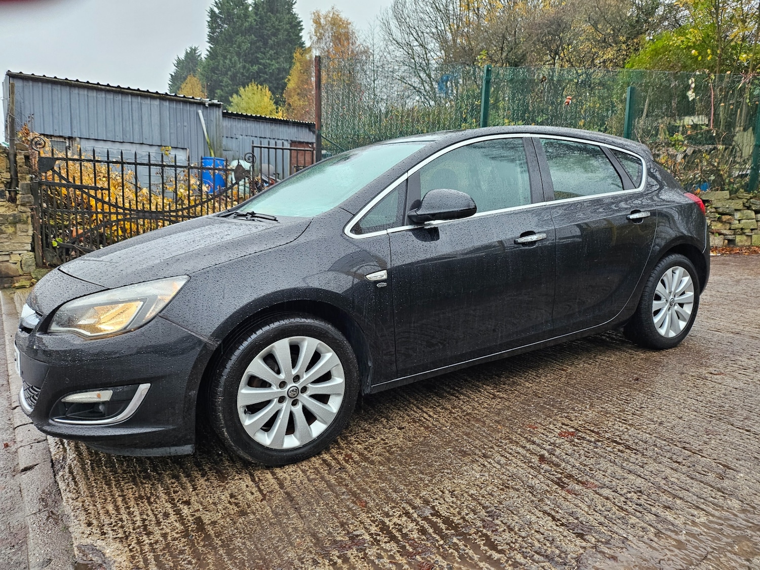 Used Vauxhall Astra 2012 for sale - 76542342: Photo 3