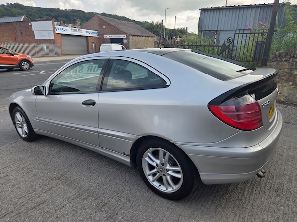 Used Mercedes-Benz C-Class 2002 for sale - 75289357: Photo 4