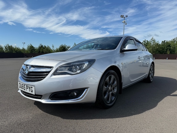 Used Vauxhall Insignia 2015 for sale - 76220637: Photo 2