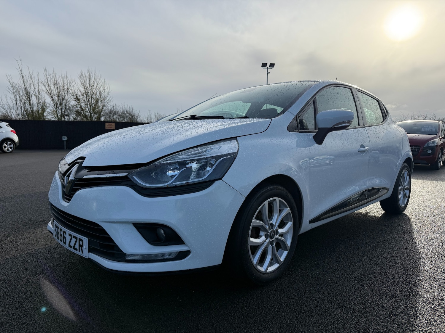 Used Renault Clio 2016 for sale - 76625540: Photo 2