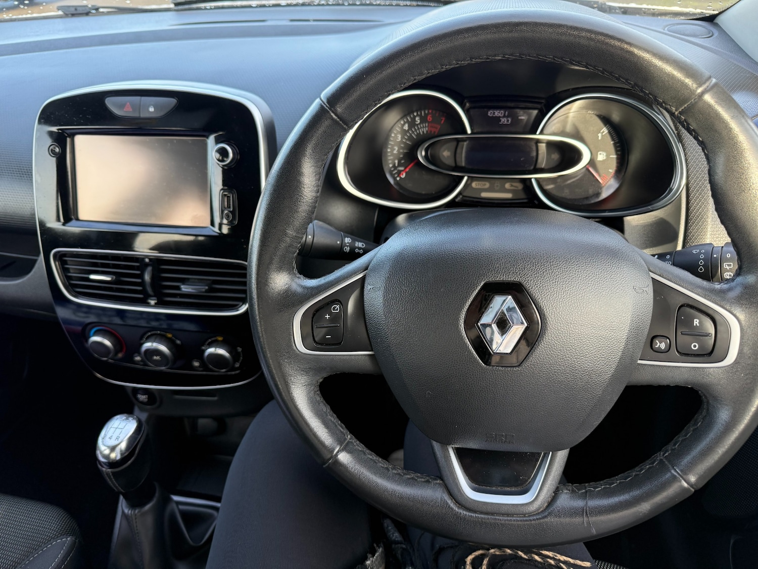 Used Renault Clio 2016 for sale - 76625540: Photo 3