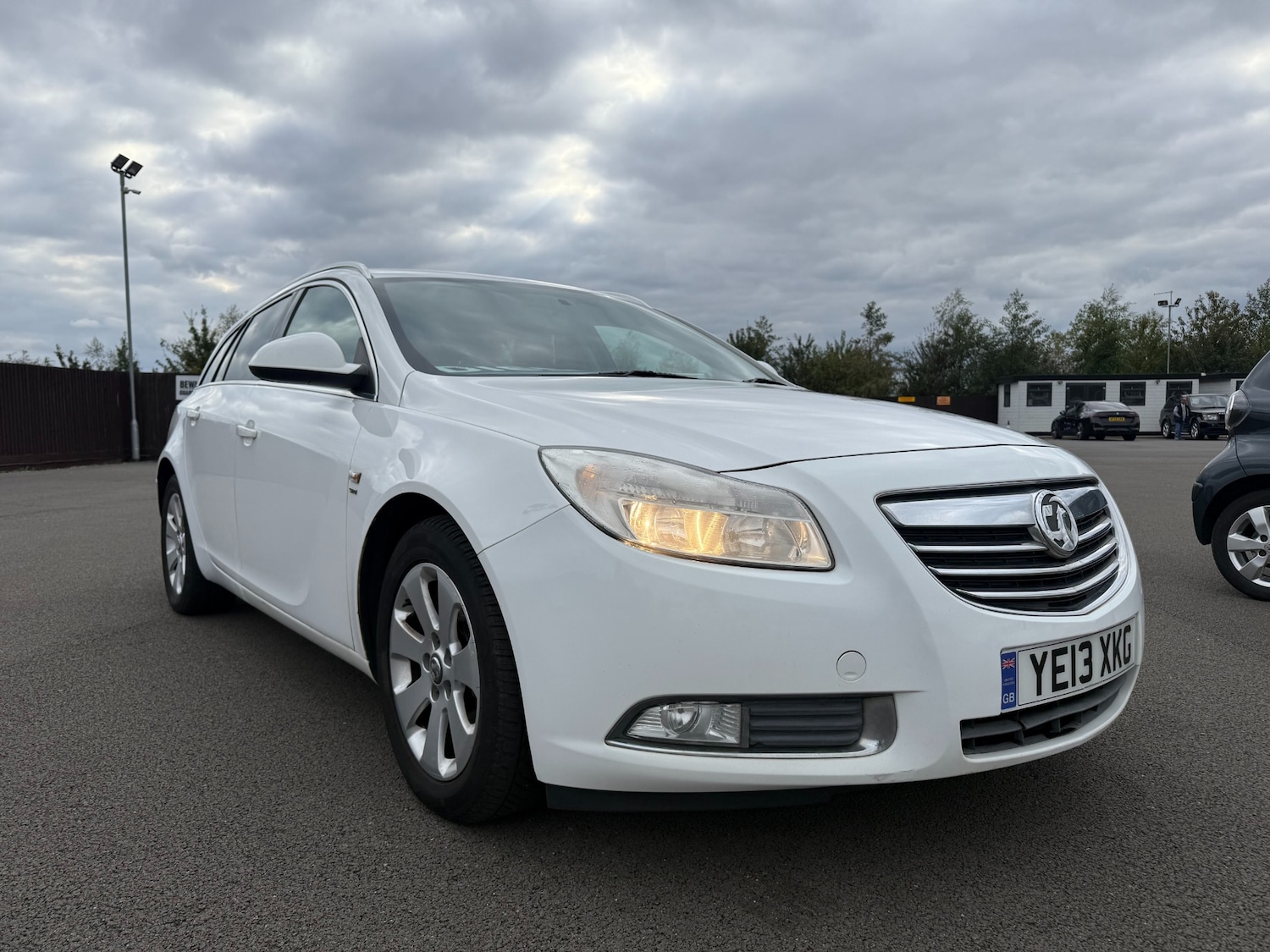 Used Vauxhall Insignia 2013 for sale - 76221890: Photo 2