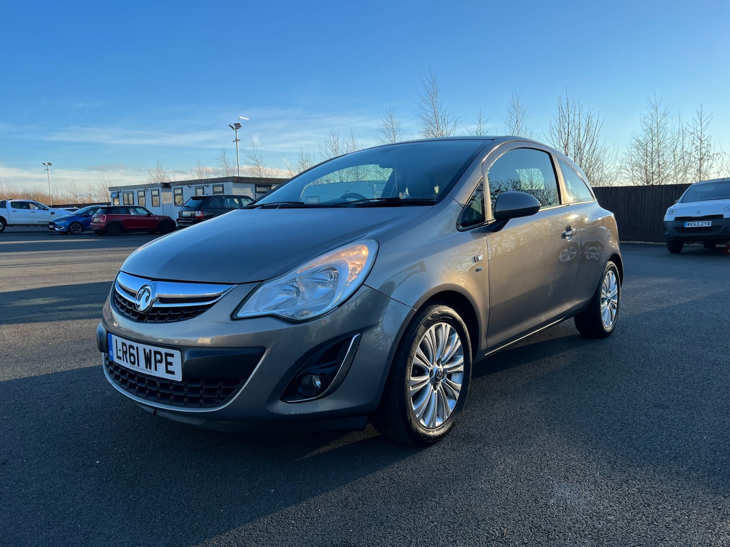 Used Vauxhall Corsa 2011 for sale - 76230907: Photo 2