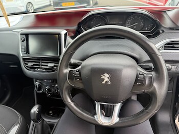 Used Peugeot 208 2016 for sale - 76220528: Photo