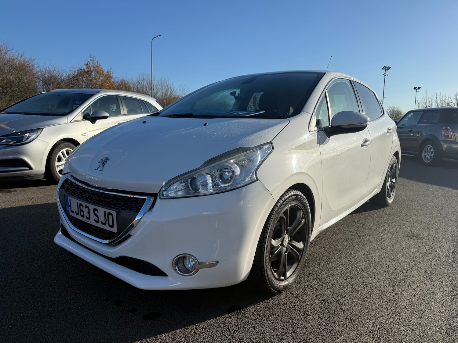 Used Peugeot 208 2013 for sale - 76611348: Photo 2
