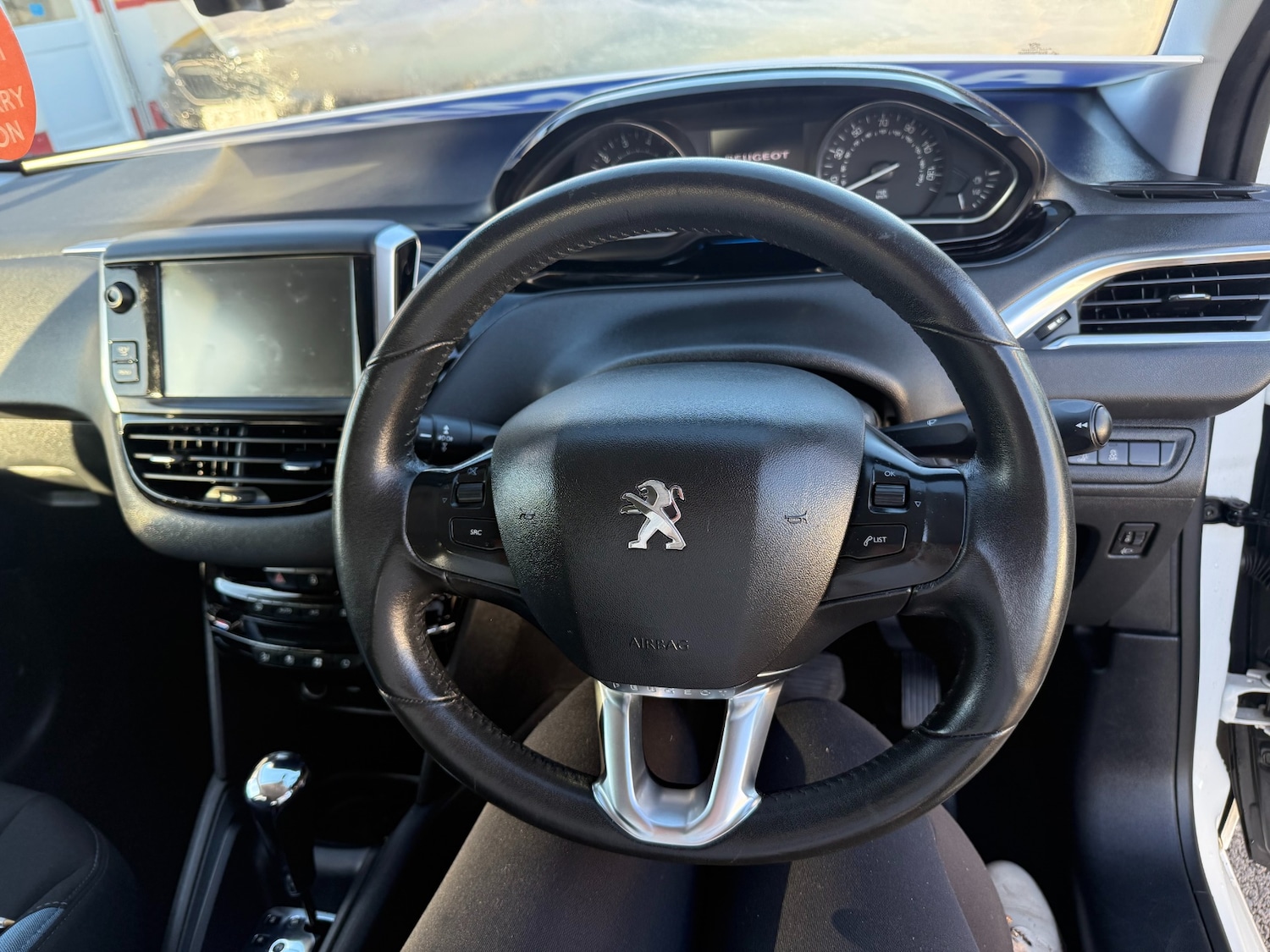 Used Peugeot 208 2013 for sale - 76611348: Photo 3