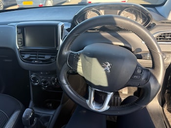 Used Peugeot 208 2016 for sale - 76219567: Photo