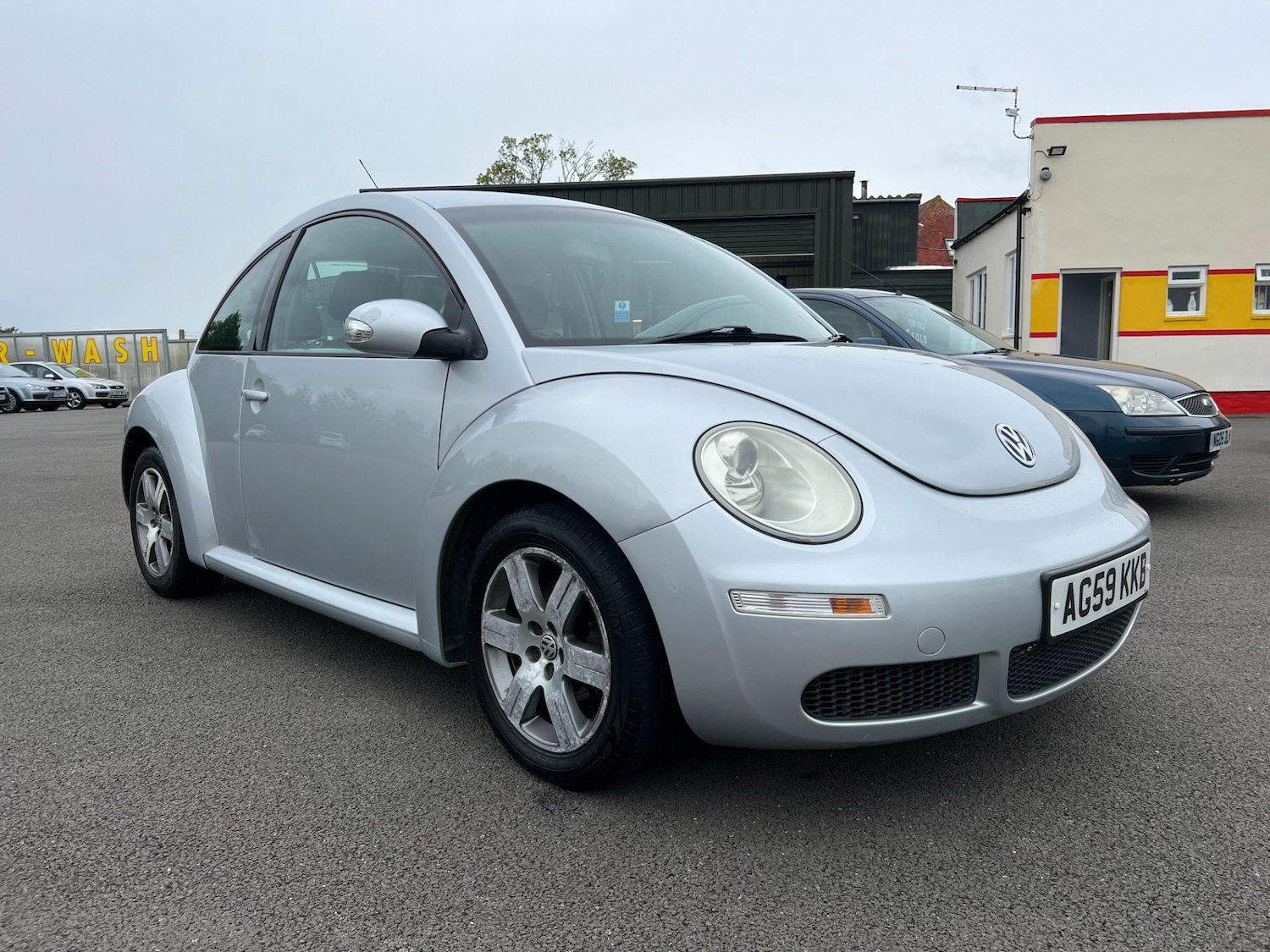 Used Volkswagen Beetle 2010 for sale - 76221976: Photo 2