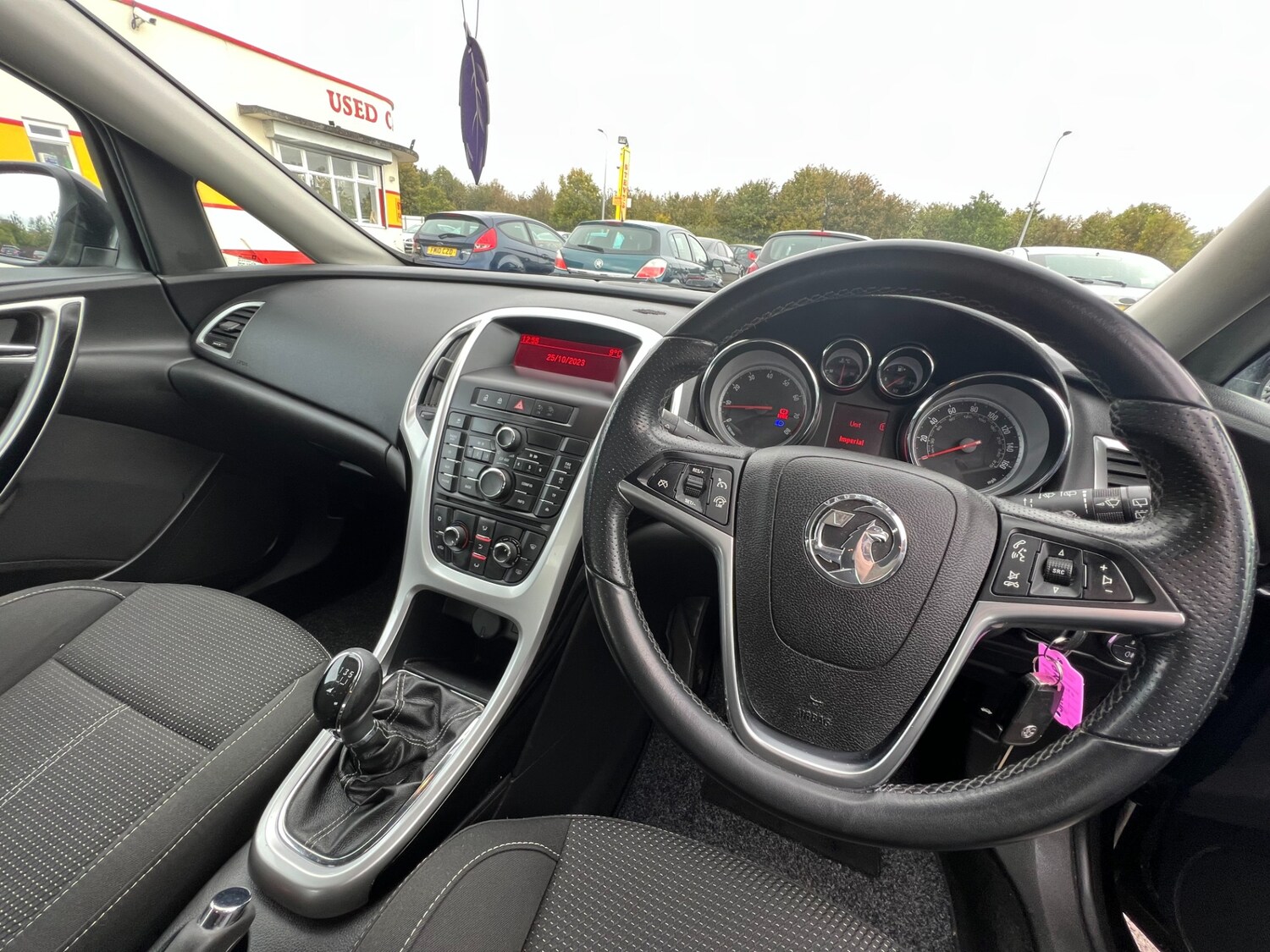 Used Vauxhall Astra 2012 for sale - 76230885: Photo 3