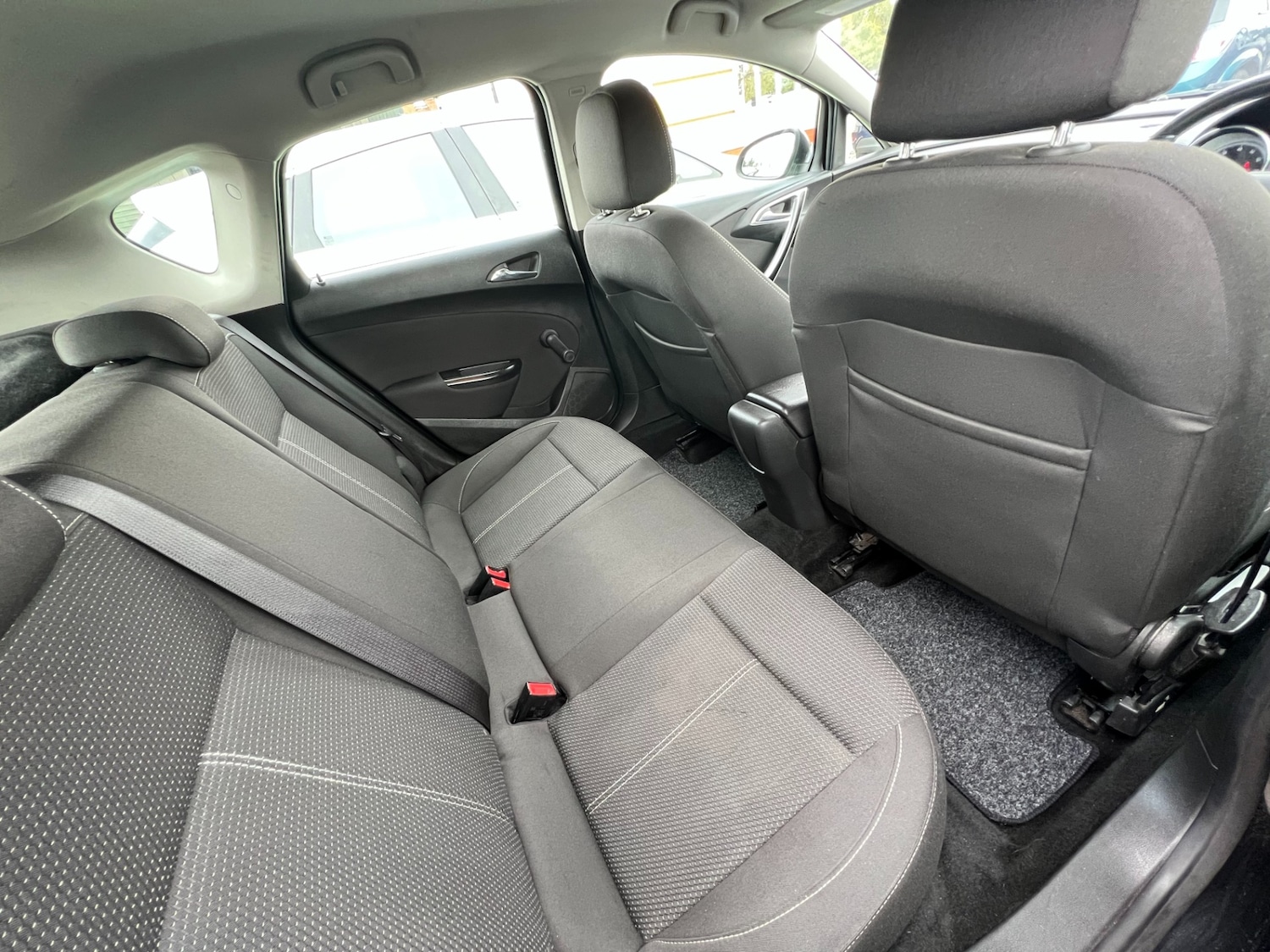 Used Vauxhall Astra 2012 for sale - 76230885: Photo 4