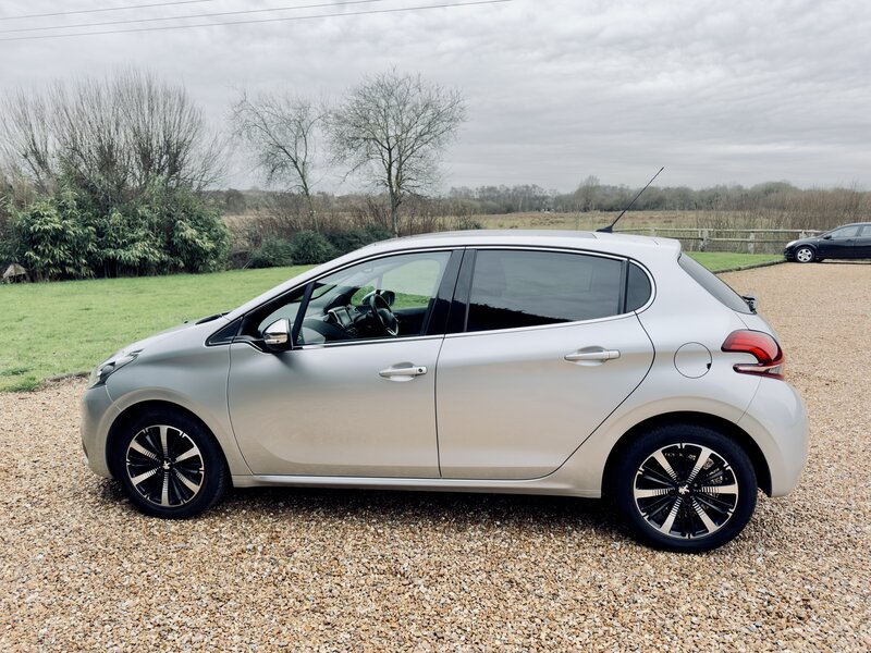 Used Peugeot 208 2016 for sale - 77187294: Photo 18