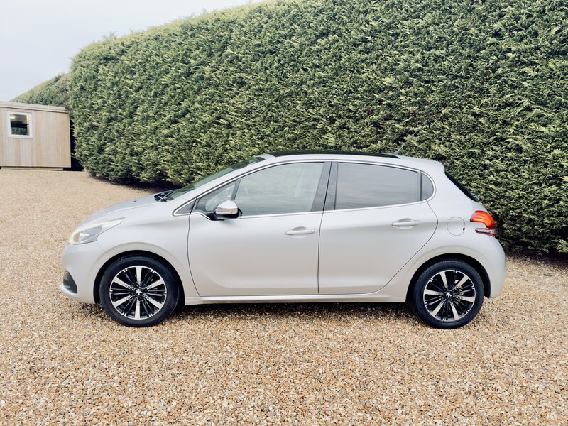 Used Peugeot 208 2016 for sale - 77187294: Photo 9