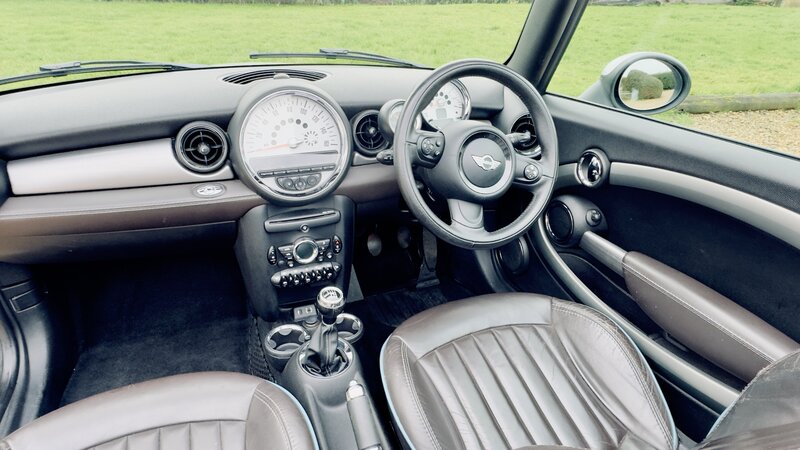 Used MINI Convertible 2014 for sale - 77354985: Photo 32