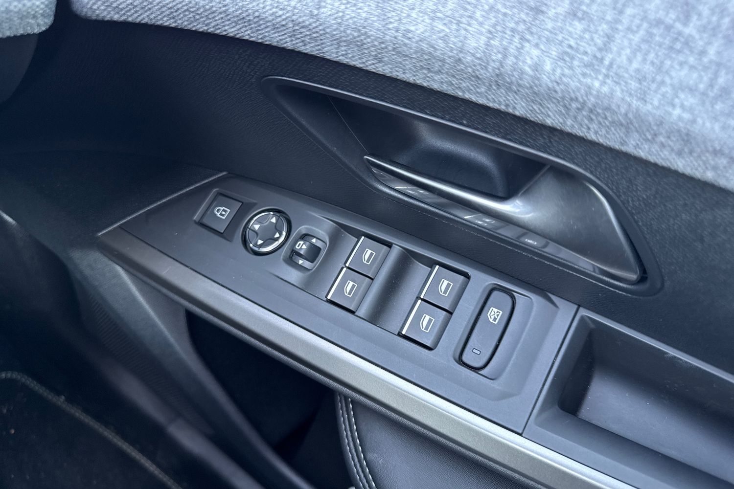 Used Peugeot E-3008 2026 for sale - 76250629: Photo 41