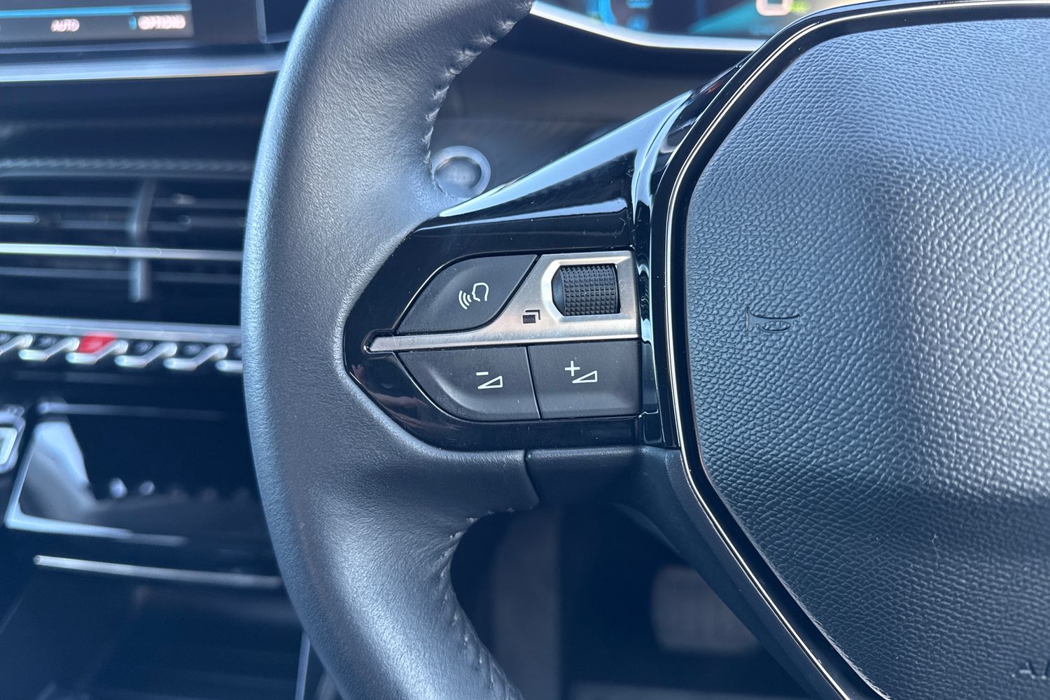 Used Peugeot E-208 2021 for sale - 76902611: Photo 39