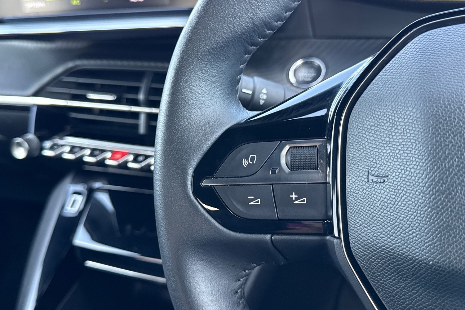 Used Peugeot 2008 2023 for sale - 77943899: Photo 37