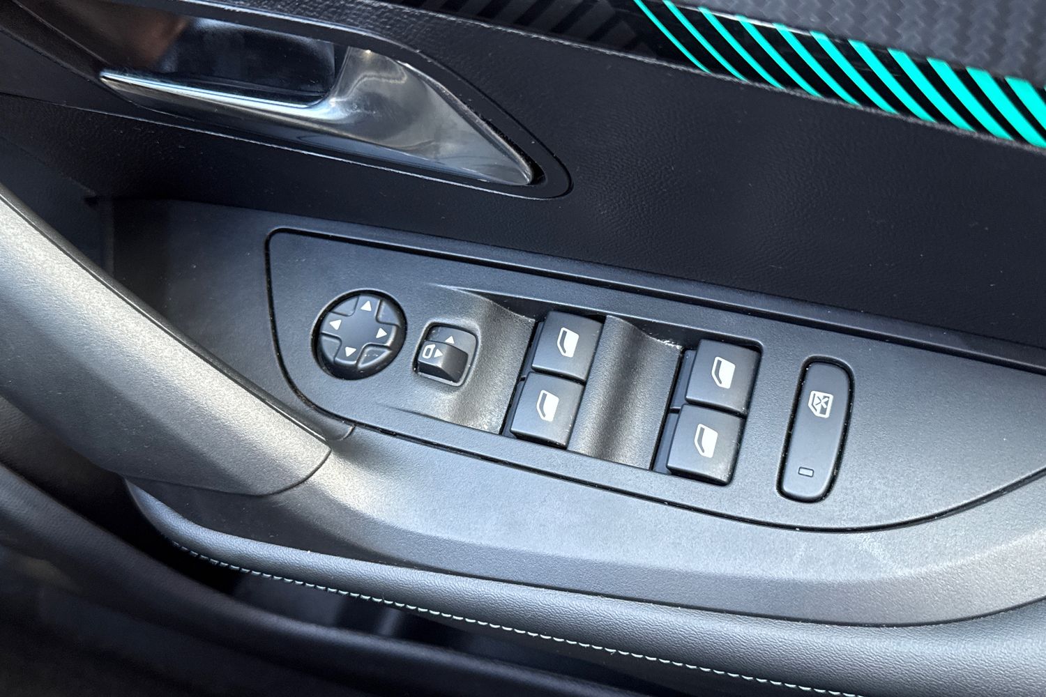 Used Peugeot 2008 2023 for sale - 77943899: Photo 40