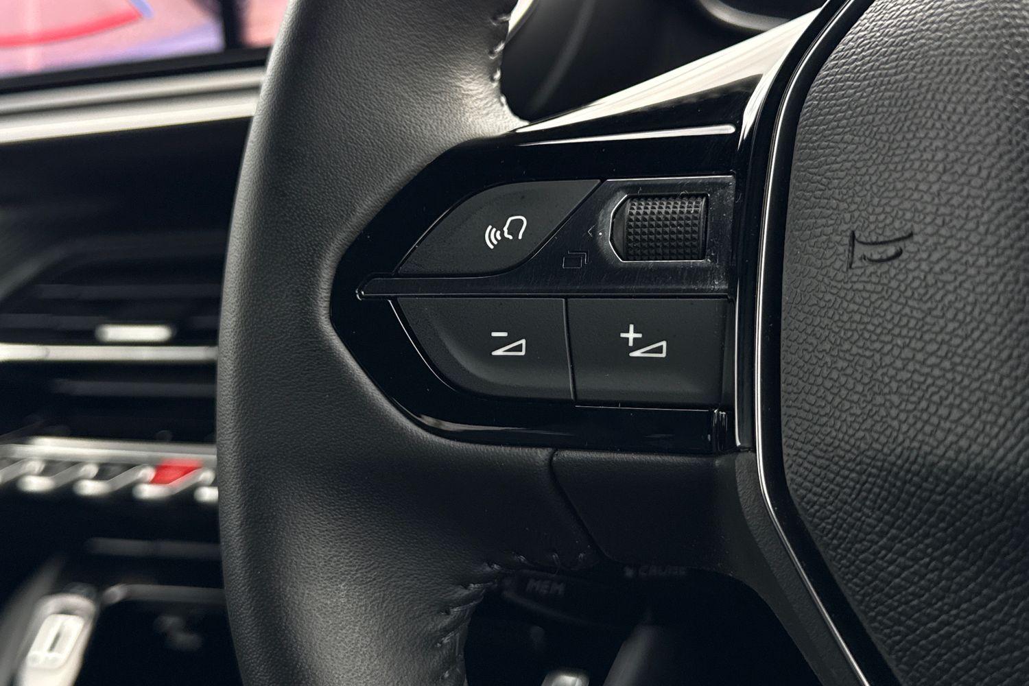 Used Peugeot 2008 2023 for sale - 77654238: Photo 32