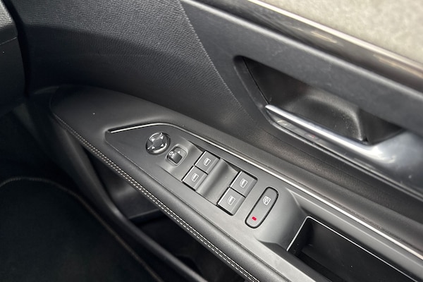 Used Peugeot 3008 2023 for sale - 76300389: Photo 43