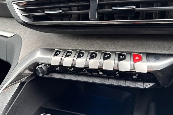 Used Peugeot 3008 2023 for sale - 76300389: Photo 54