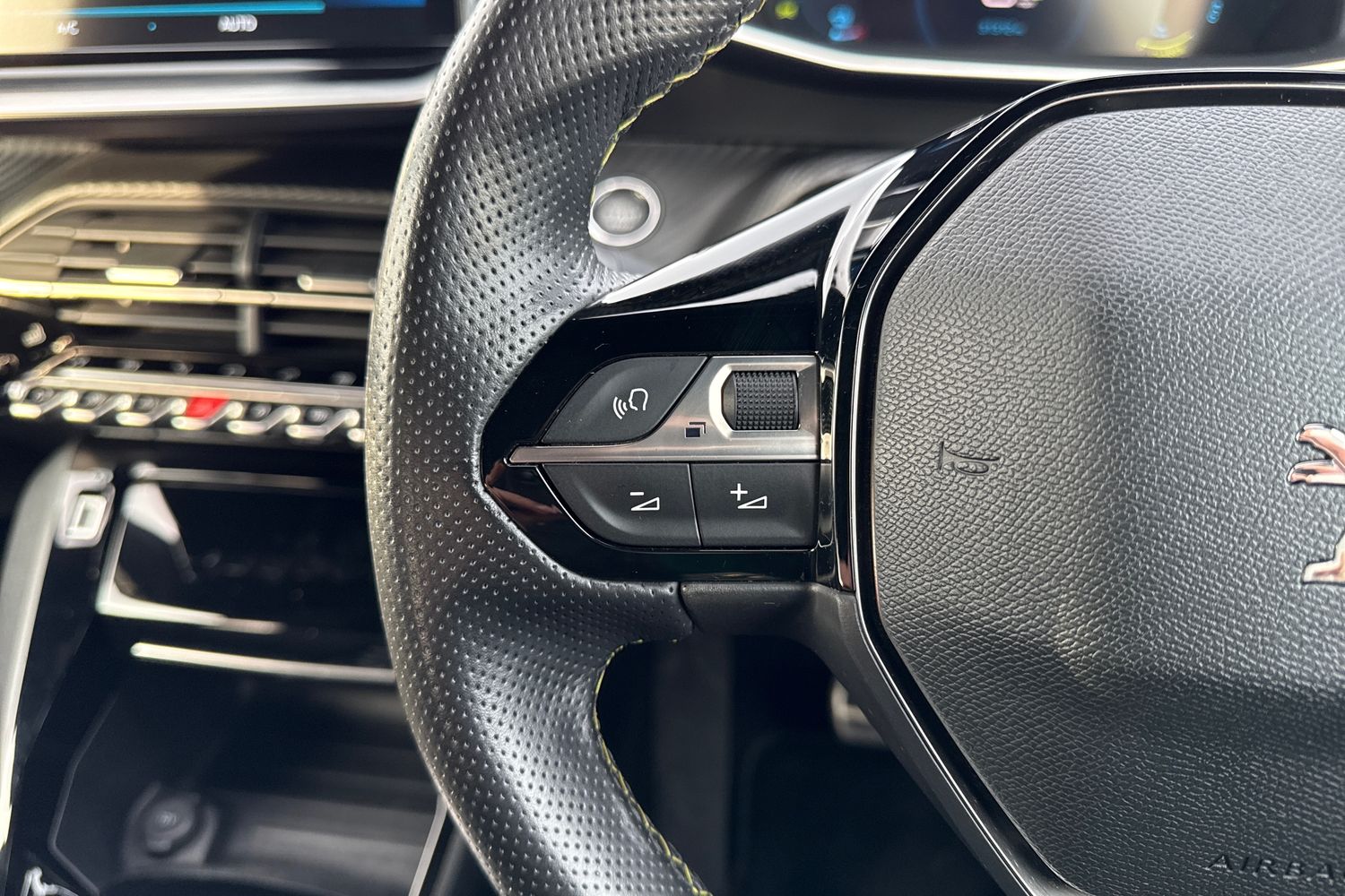 Used Peugeot E-2008 2022 for sale - 76923003: Photo 39